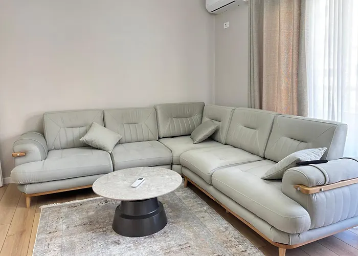 Cozy Rr Sokrat Miho * Tirana